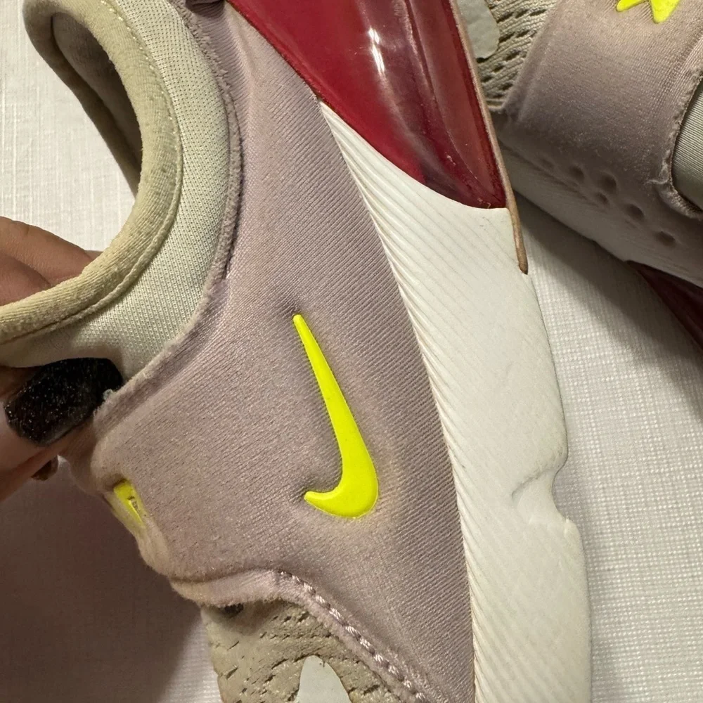 Nike AirMax 270 Girls Size 10C  Fast Shipping !